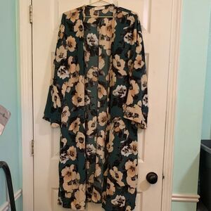 Peach Love California Green And Floral Kimono Size Medium/Large